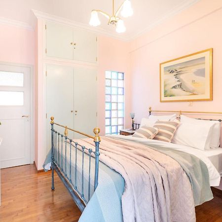 Bright, Calming Retreat With A Balcony Near Metro! Apartment Athens Luaran gambar