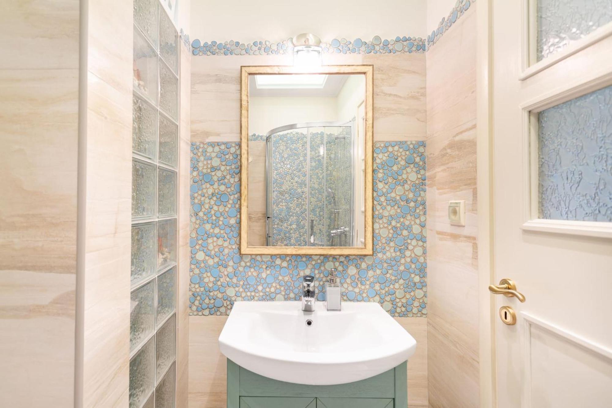 Bright, Calming Retreat With A Balcony Near Metro! Apartment Athens Luaran gambar