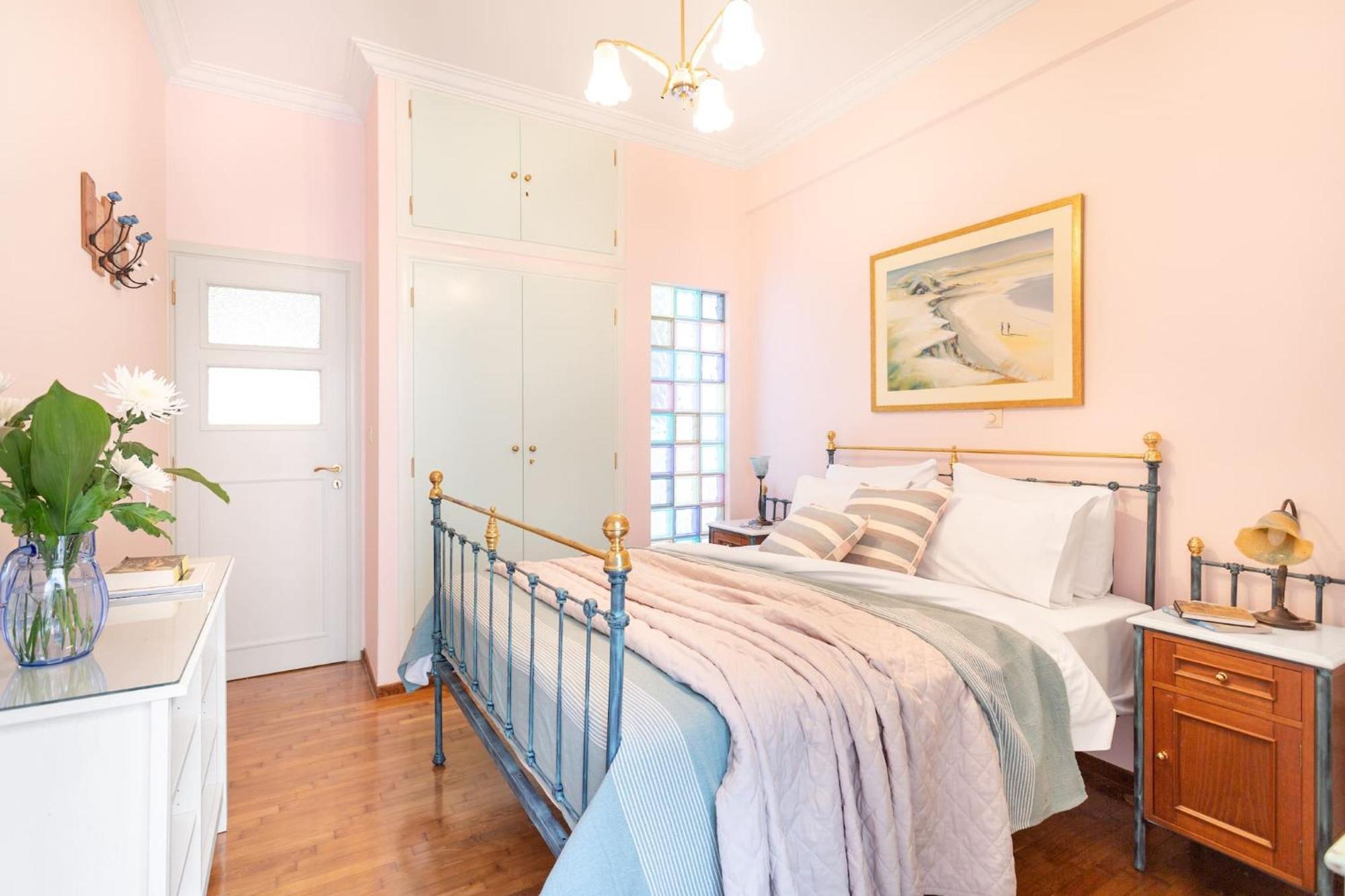 Bright, Calming Retreat With A Balcony Near Metro! Apartment Athens Luaran gambar