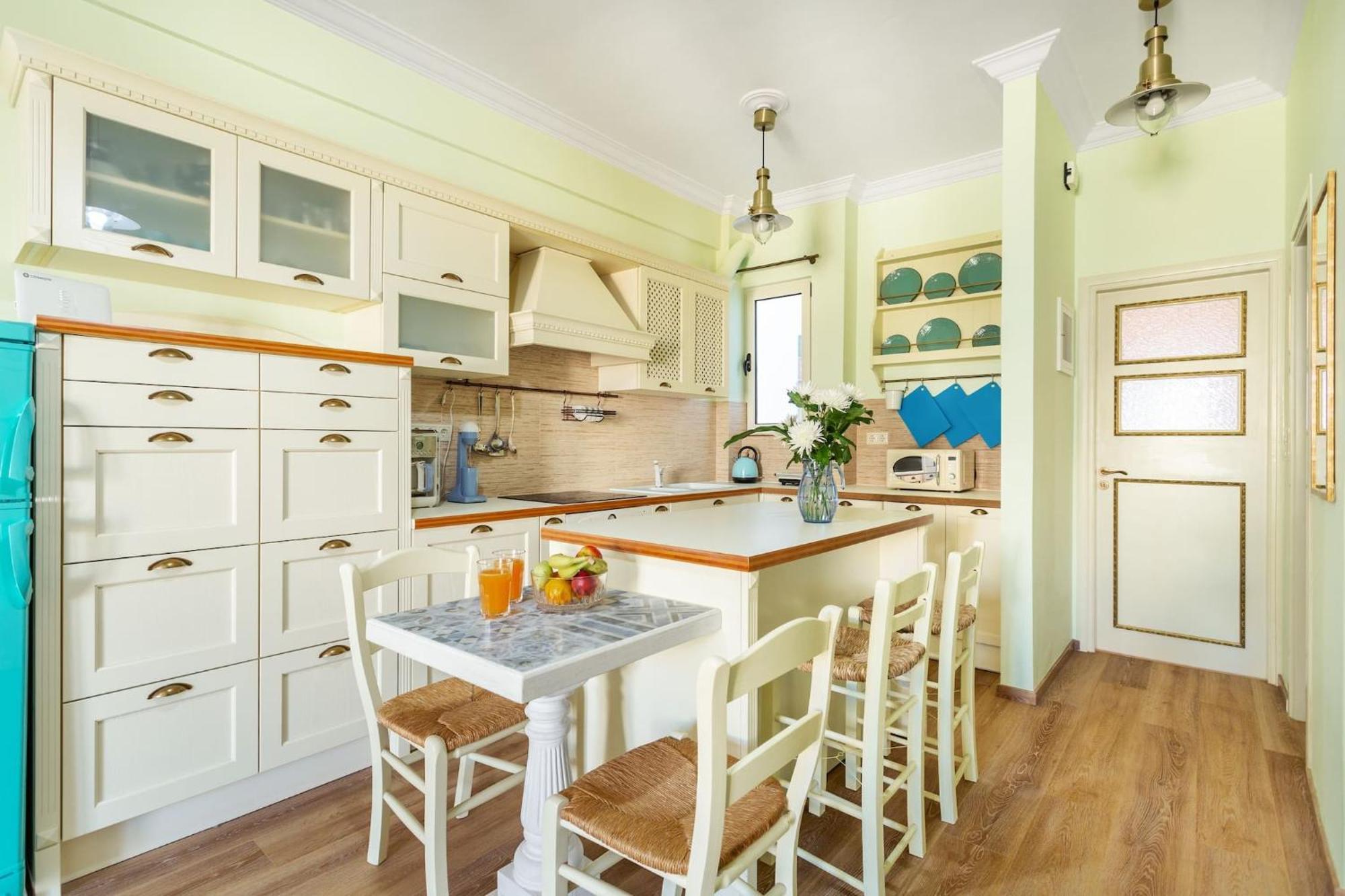 Bright, Calming Retreat With A Balcony Near Metro! Apartment Athens Luaran gambar